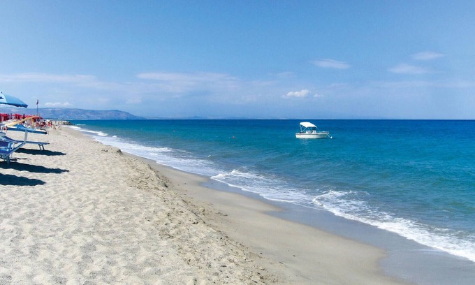 Isca Marina Apartment | Enjoy a Beachside Getaway in This Family-Friendly Apartment