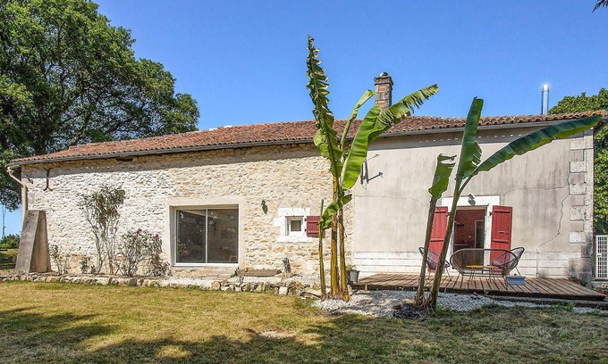 Charente Limousine House | Spend an unforgettable vacation in this beautiful country estate near numerous activities.