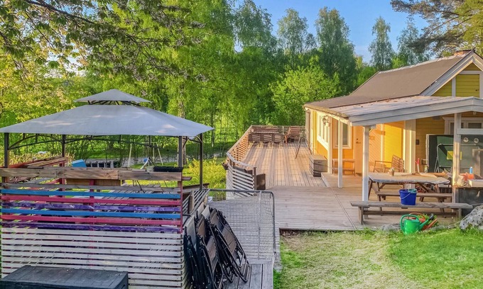Sodertalje House | Unforgettable Lakefront Getaway with Spa & Breakfast