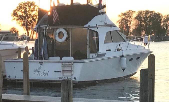 Cheboygan Boat Rental | Relax on Our 33-Foot Boat with Ocean Views