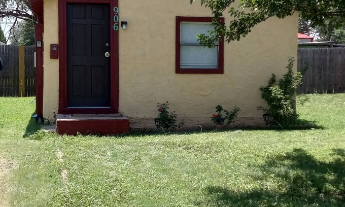 Canyon House | Experience Nostalgia in a 1930's Shot Gun House - Guest Rated 9.8