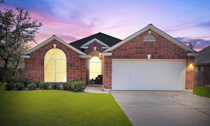 Twin Creeks House | Spend the vacation of your dreams at the spacious and sunny home in the northern suburbs of Austin