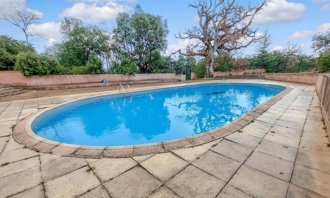 Fox-Amphoux Apartment | Enjoy Your Vacation in a Poolside Apartment Retreat