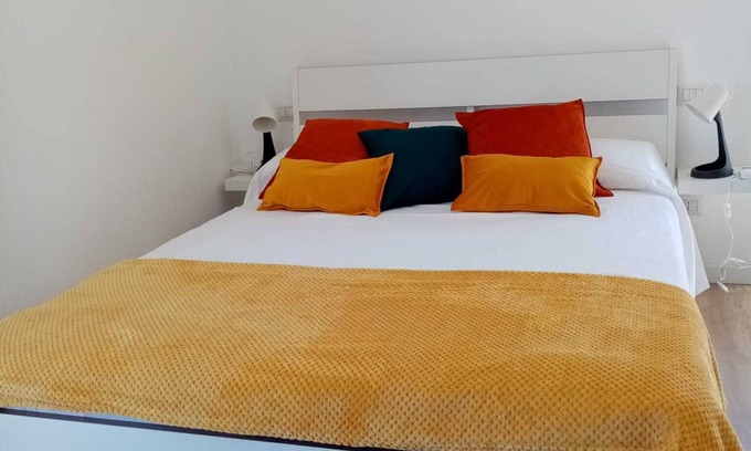 Aci Trezza House | Waterfront Apartment in Acitrezza with Pool and Spa