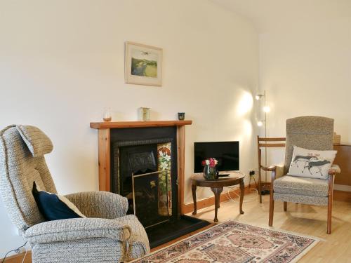 Aberlour House | Welcoming Spey Cottage: Family-Friendly Getaway Awaits