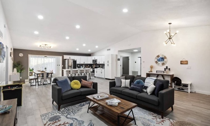 Panorama Place House | Discover Kalani Oasis Paradise: Pool, Spa & Family-Friendly