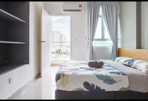 Bayan Lepas Apartment | Relax at Spice Arena Guesthouse with Pool & Family Fun