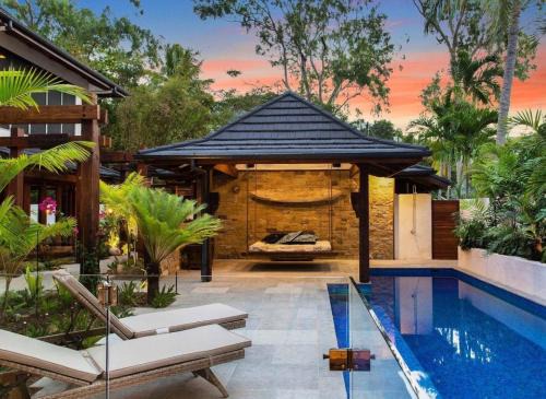 Mowbray House | Relax at Spice At Oak: Award-Winning Oceanfront Escape