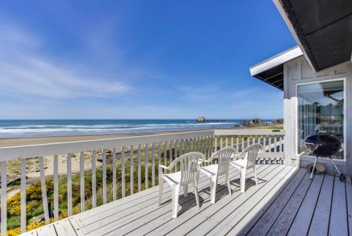 Bandon House | Seaside Retreat: Spindrift Oceanfront Home with Pet Access