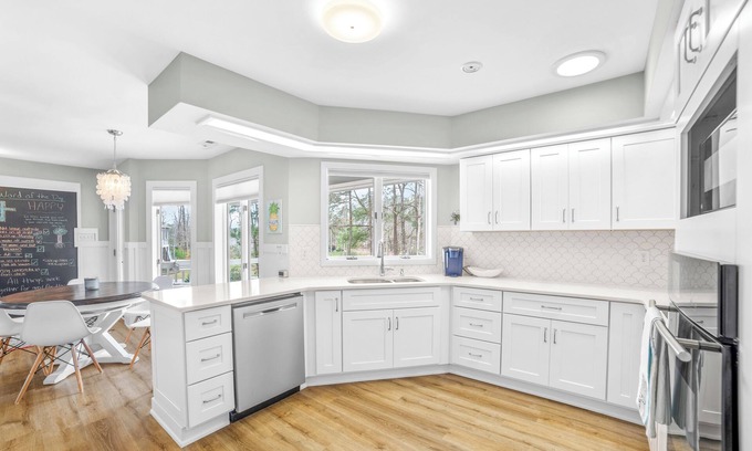 Oriental House | Pet-Friendly Spinnaker Point: Waterfront Retreat with Dock