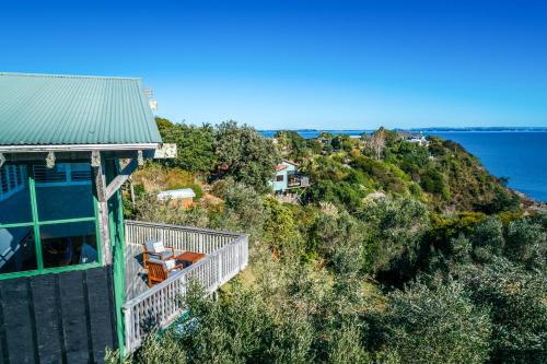 Surfdale House | Spinnaker Watch - Ocean Views on Waiheke Island