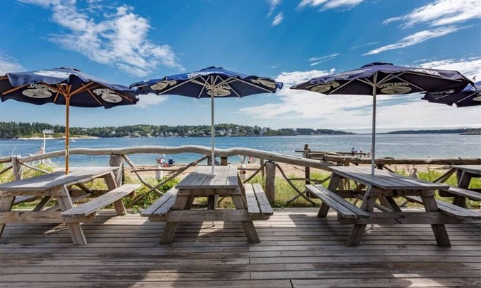Phippsburg House | Family-Friendly Spinneys Guesthouse & Beach Cottages