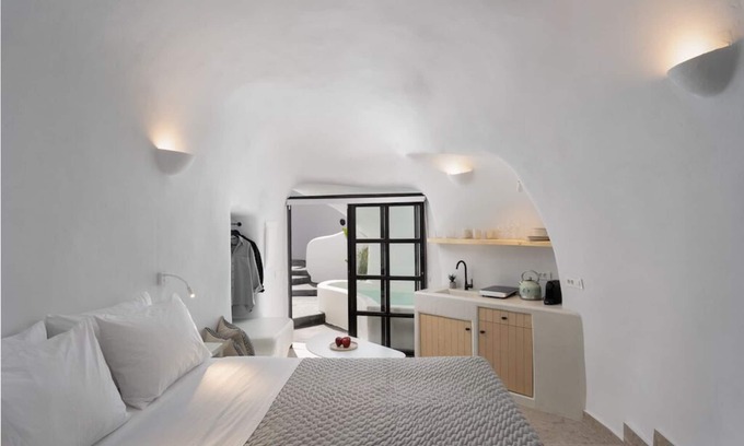 Megalochori Villa | Discover the Unique Spio Cave Suite with Spa & Hot Tub