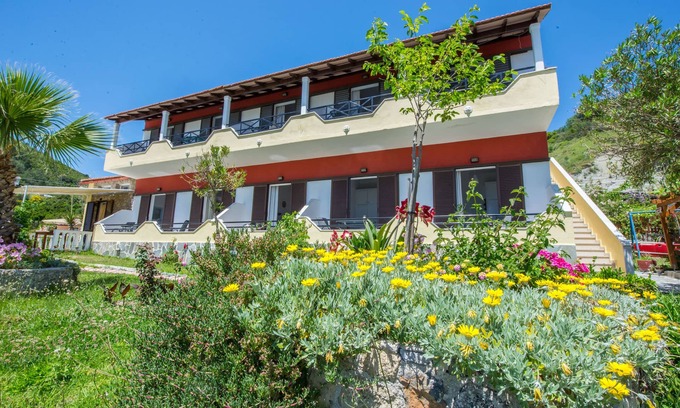 Afionas Apartment | Oceanfront Spiros and Polyxeni Apartment 6 in Afionas