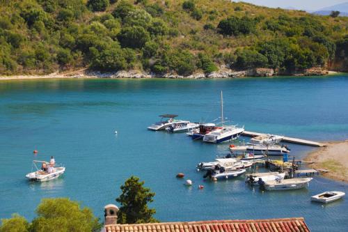 Agios Stefanos Apartment | Discover Spiros Saint Stephanos: Oceanfront Family Retreat