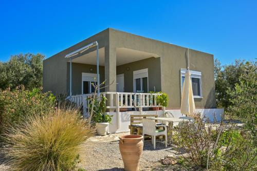 Kamilari Apartment | Experience Spiti tou Papa sto Vouno with Oceanfront Views