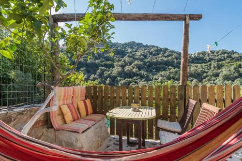 Kantanos-Selino Apartment | Experience Spitia Katoi: Oceanfront Getaway with Pets Welcome