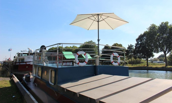 Izegem Boat Rental | Guest Rated 9/10: Spits-Lucie B&B with Breakfast & Kitchen