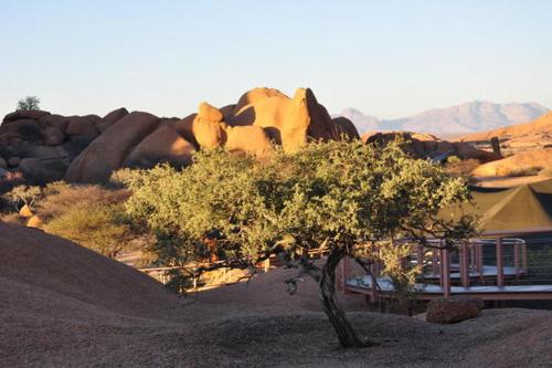 Usakos Cabin | Spitzkoppen Lodge: Guest Rated 9/10 with Pool & Breakfast