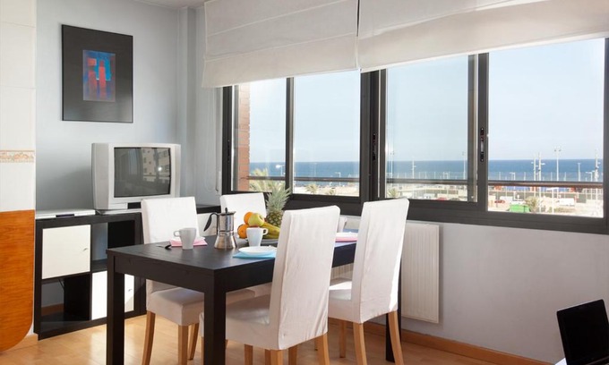 Diagonal Mar i el Front Maritim del Poblenou Apartment | Family-Friendly Splash: Highly Rated with Top Amenities