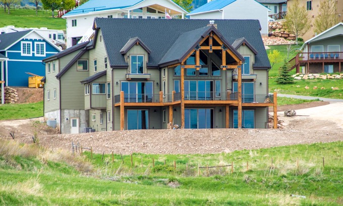 Garden City Cabin | Experience Spectacular Views and a Fun Splash Pad!