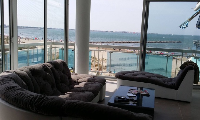 Le Grau-Du-Roi Apartment | Oceanfront Apartment with Private Pool & Spa Experience
