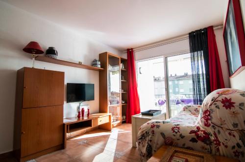 Els Griells Apartment | Discover Splendid 16: Family-Friendly Oceanfront Oasis
