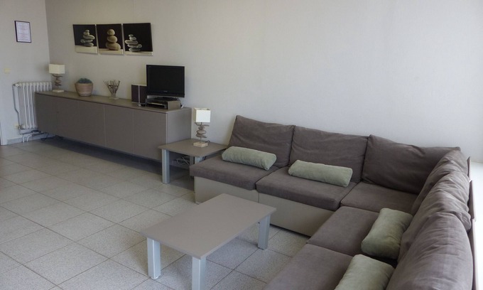 Nieuwpoort-Bad Apartment | Seafront 2 Bedroom Apartment with Ocean View & Pet Friendly