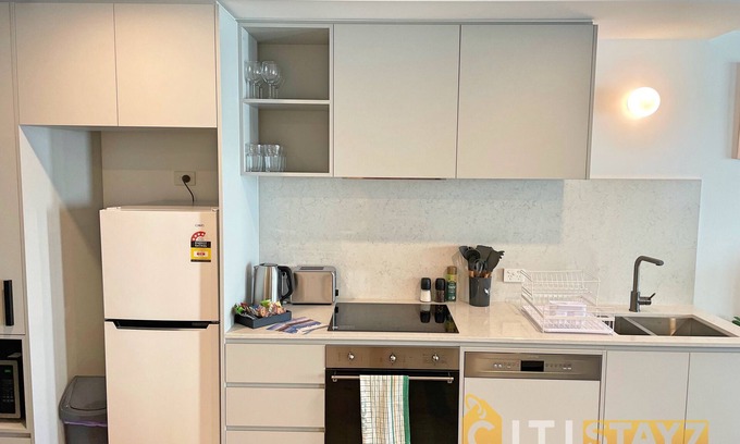 Reid Apartment | Inviting 2bd Apartment in Prime CBD Location