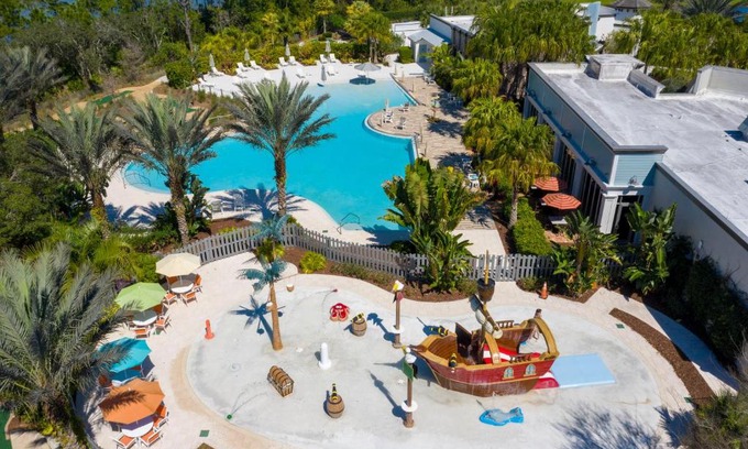 Davenport House | Impressive 4Bd Retreat Near Disney with Pool & Family Amenities