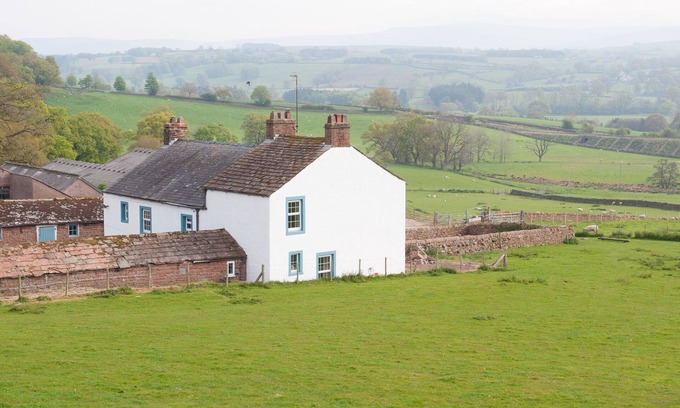 Lazonby House | Elegant 6 Bedroom Farmhouse with Eden Valley Views