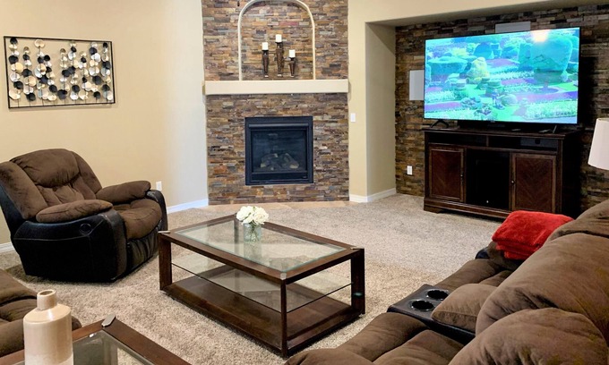 Biggs Field House | Splendid Casa Española - Excellent Area!