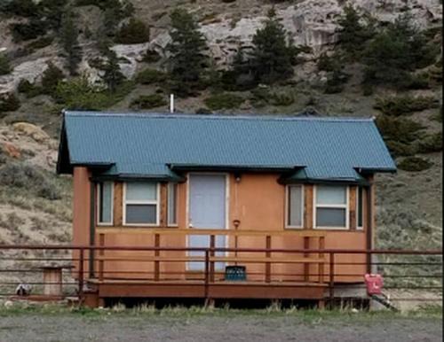 Cody House | Splendid, Cozy Cabin Amid the Mountains near Cody, Wyoming