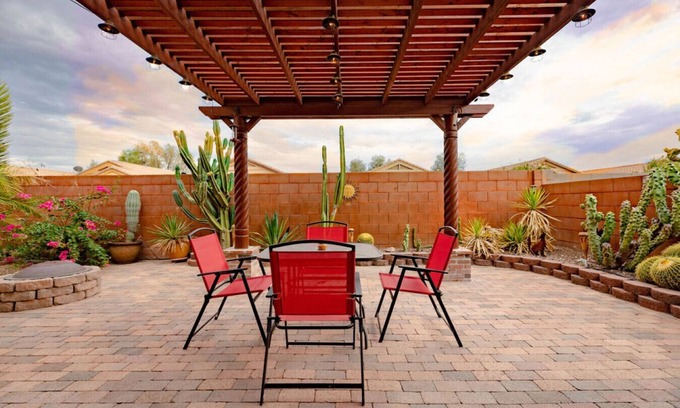 Tucson House | Ideal Home with Pool, Hot Tub & Pet-Friendly Amenities