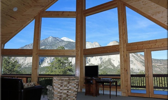 Nathrop Cabin | Serene Getaway in the Colorado Rockies: Guest Rated 9.8