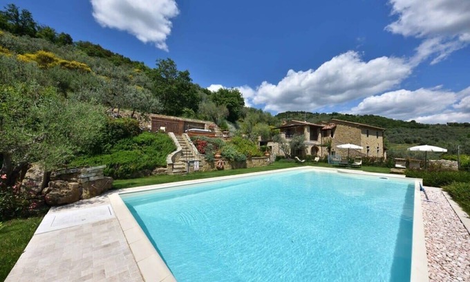 Castiglion Fiorentino Villa | Idyllic Villa Set Amidst Scenic Tuscan Hills