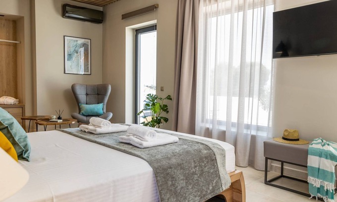Naxos Town Villa | Elegant Naxos Suite | Superior Sea View Retreat in Chora
