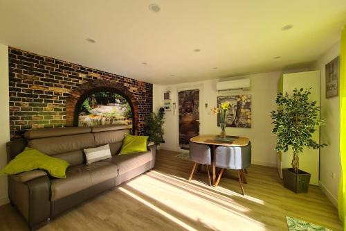 Peypin Apartment | Charming Studio with AC and Terrace - Dodo et Tartine