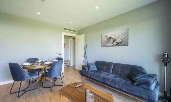 Gundogan Apartment | Relaxing Suite Steps from the Beach in Bodrum, Pet-Friendly