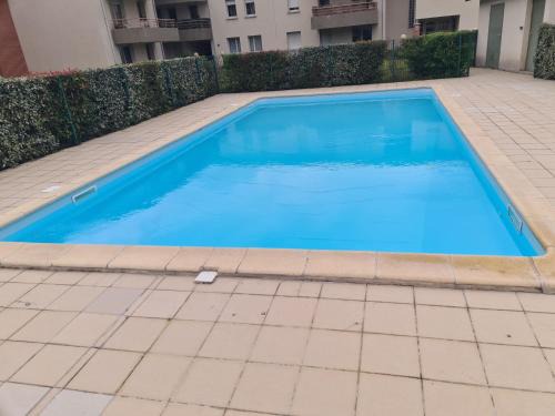 Saint - Martin - du - Touch Apartment | Inviting T2 with Pool and Terrace Near Airbus & Airport