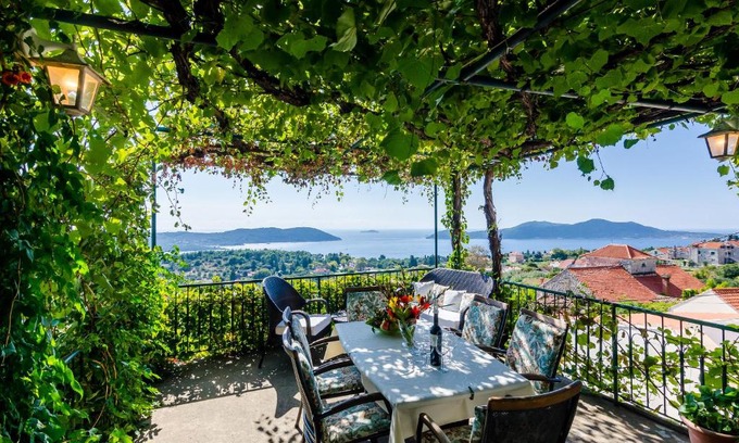 Orasac Villa | Elevated Stay at Splendid View House Villa - 4 Star Rated
