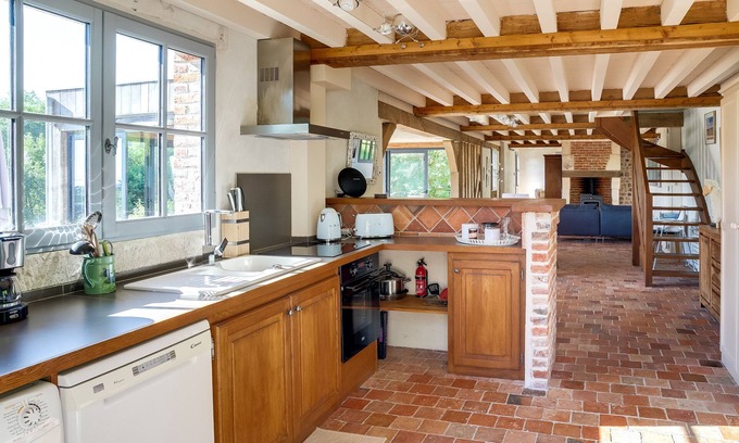 Honfleur Cottage | Idyllic Oceanfront Retreat with Garden & 9.8/10 Rating