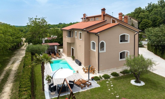 Vizinada Villa | Relaxing Villa in Vižinada with Jacuzzi & Ocean Views
