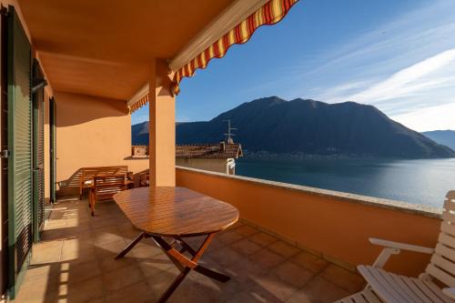 Colonno Apartment | Splendida casa con terrazza vista lago e 2 garage