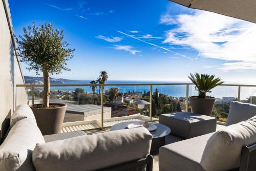 Saint Antoine Apartment | Elegant Blue Pearl Apartment with Panoramic Ocean View