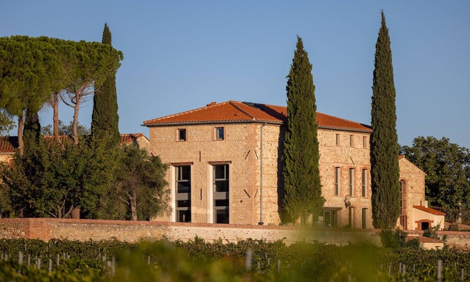 Brouilla House | Discover a Serene Retreat Among Vineyards and Mountains