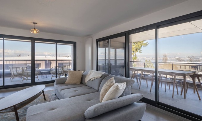 Evian-les-Bains Apartment | Experience Splendide T4 with Pool and Mountain Views