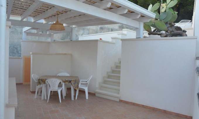 Lido Conchiglie House | Beautiful Apartment Steps from the Sea with Ocean View