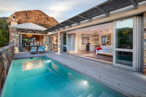 Voelklip House | Elegant Oceanfront Retreat at Splendour Hermanus