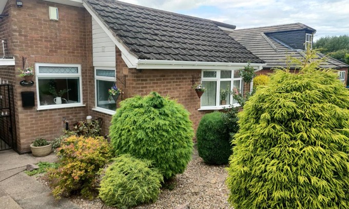 Skegby House | Serene Split Level Bungalow with Scenic Views